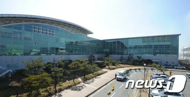 韓国のソウル駅と釜山の金海空港（写真）に爆発物を設置したとし、金銭を要求した30代男性の身柄が確保された。（提供:news1）