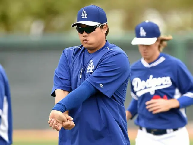 LAドジャースのリュ・ヒョンジン（柳賢振）がシーズン目前で肩の痛みに襲われ、足を引っ張られている。注射治療を受け、現在は様子を見守っているという。（提供:OSEN）