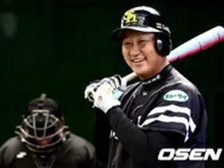 ソフトB李大浩、広島戦で3打数1安打…打率.211