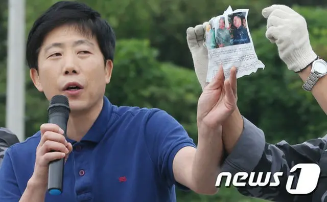 韓国哨戒艦「天安」事件5周忌を迎えて予告されていた民間団体の対北朝鮮非難ビラ散布が一旦中断された中、統一部は24日、ビラ散布の団体と面談する予定だ。