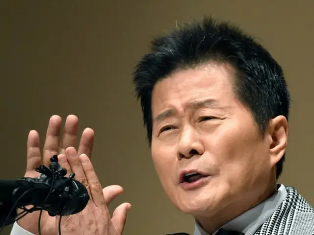「億台遠征賭博説」に見舞われた韓国歌手テ・ジナ（61）が息子で歌手のEru（イル、）の賭博説を否定した。
