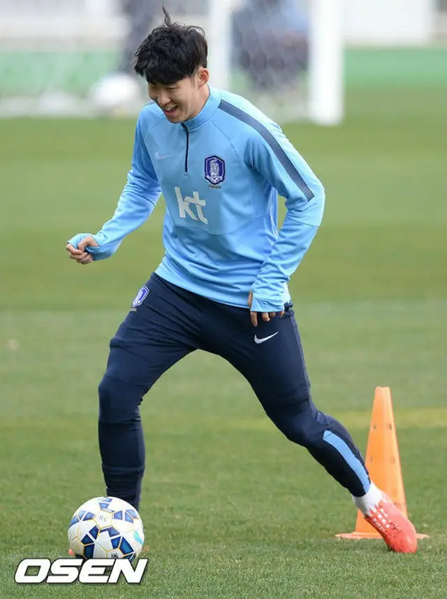 韓国のサッカー選手ソン・フンミン（22、ドイツ・レバークーゼン）がサッカーファンにKリーグに対する愛情を求めた。