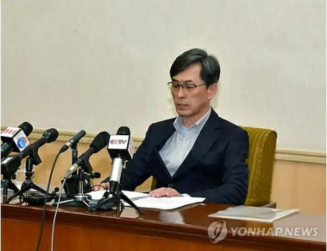 会見でキム・グクキ氏を名乗る男性＝（朝鮮中央通信＝聯合ニュース）