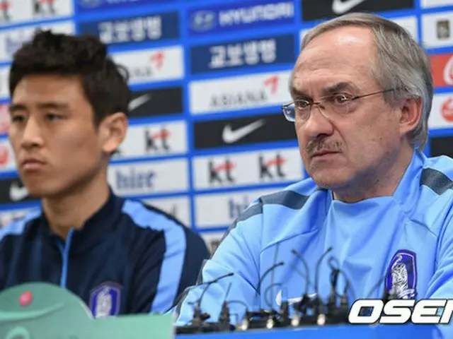 韓国サッカー代表チームのキャプテンは、継続してキ・ソンヨン（スウォンジー・シティ、26）が務めることがシュティーリケ監督の口から明かされた。（提供:OSEN）