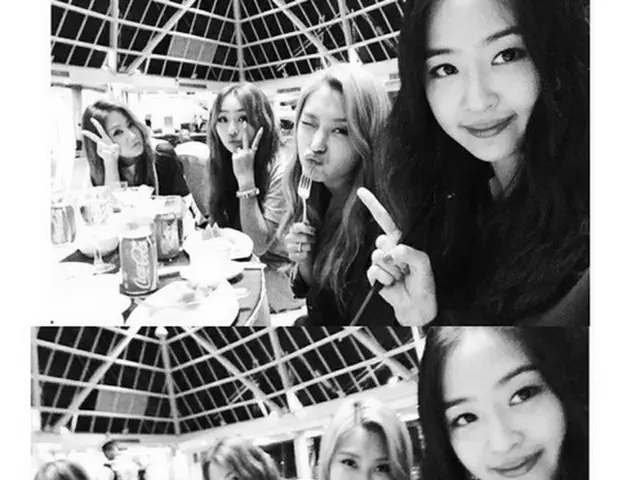 韓国ガールズグループ「SISTAR」が仲睦まじい団体ショットを公開した。（提供:OSEN）