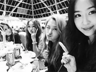 「SISTAR」、メンバー全員で和気あいあいとした夕食 “食べ過ぎた”