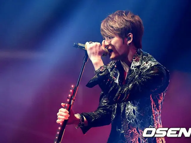 韓国アイドルグループ「JYJ」のキム・ジェジュン（29）が入隊前最後の公演で「浮気したら許さない」と強烈なコメントを残した。