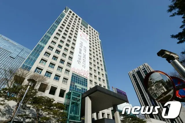 ネパールで30日午前（現地時間）、韓国人観光客らを乗せたバスが、向かい側から来たバスと衝突し、韓国人4名が死亡・1名が重体だと韓国外交部が明らかにした。（写真は外交部庁舎 / 提供:news1）