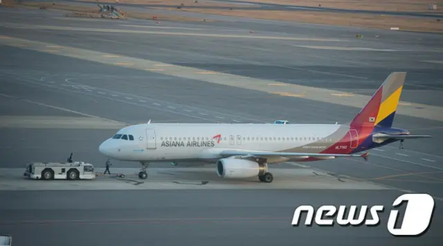 韓国・仁川（インチョン）国際空港で、中国のビザを紛失した韓国人乗客7人が「自発的降機」を要請し、アシアナ航空の航空機離陸が1時間ほど遅れた。