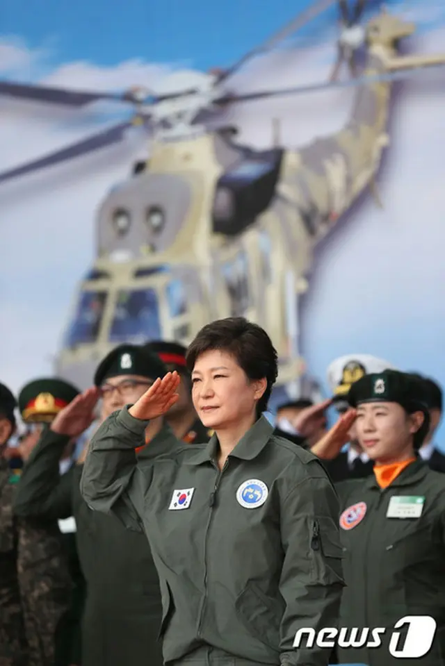 韓国の朴槿恵（パク・クネ）大統領は2日、北朝鮮の脅威だけでなく非軍事的脅威に備え「総力防衛態勢を確立しなければならない」と明らかにした。（提供:news1）