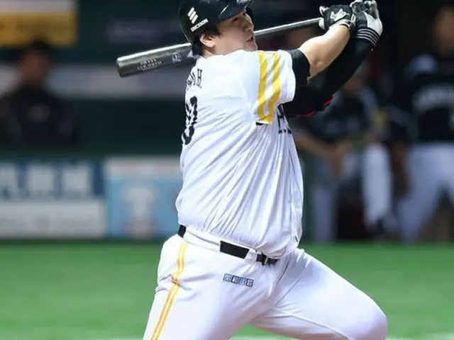 ソフトバンクのイ・デホ（李大浩）は、昨日まで4試合連続安打を記録していたが、今日は無安打に終わり、連続記録はストップしてしまった。（提供:OSEN）