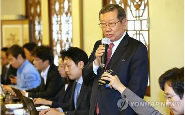 懇談会で発言する柳駐日大使＝３日、ソウル（聯合ニュース）