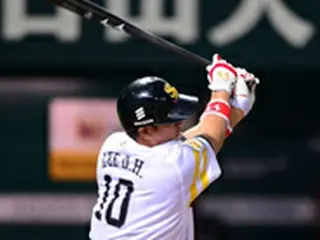 ソフトB・李大浩、タイムリー2塁打で逆転への扉をたたいた