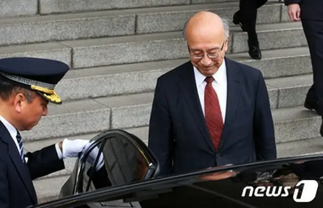 韓国政府は7日、日本政府が2015年版外交青書に竹島（韓国名:独島）が日本固有の領土だとする内容を盛り込んだことについて、強く抗議する方針だ。