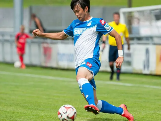 キム・ジンス（23）が後半投入され、ホッフェンハイムがDFBポカール（ドイツカップ）準々決勝で惜しくも脱落した。（提供:OSEN）