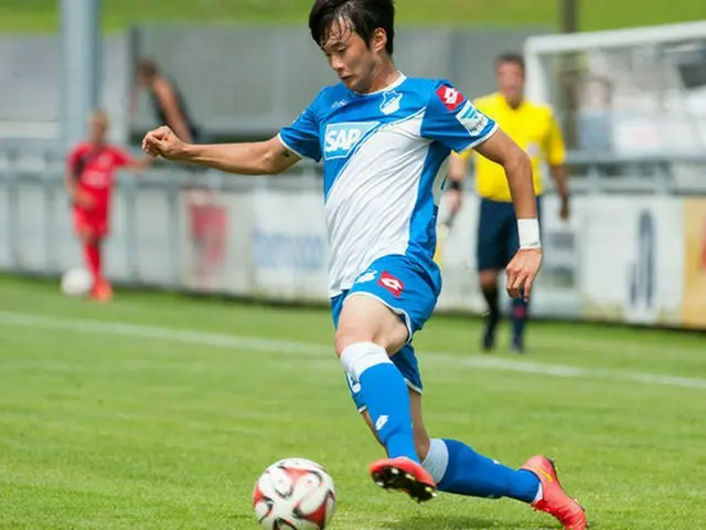 キム・ジンス（23）が後半投入され、ホッフェンハイムがDFBポカール（ドイツカップ）準々決勝で惜しくも脱落した。（提供:OSEN）