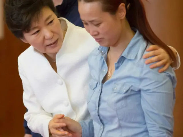 韓国の朴槿恵（パク・クネ）大統領が去る6日セウォル号1周忌を目前にした「先制的疎通」の歩みがセウォル号犠牲者家族との再会につながるのか、関心を集めている。