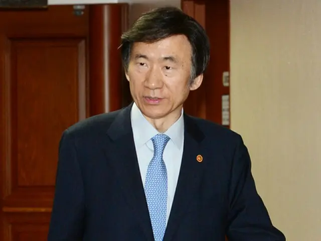 日本による「竹島が日本固有の領土」だという記述を中学校教科書に続き2015年版外交青書にも同じ内容を主張して、日韓関係がさらに急速な悪化を見せている。（写真はユン・ビョンセ韓国外相 / 提供:news1）