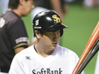 ソフトB・李大浩、休日返上で練習…「野球人生、最悪のコンディション」