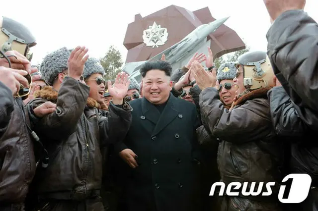 北朝鮮は11日、金正恩第1書記が父の金正日に続いて朝鮮労働党第1書記に就任してからちょうど3周年を迎え、「敬愛なる金正恩同志の領導により、金日成・金正日の朝鮮を万国に輝かそう」と忠誠を念押した。（提供:new