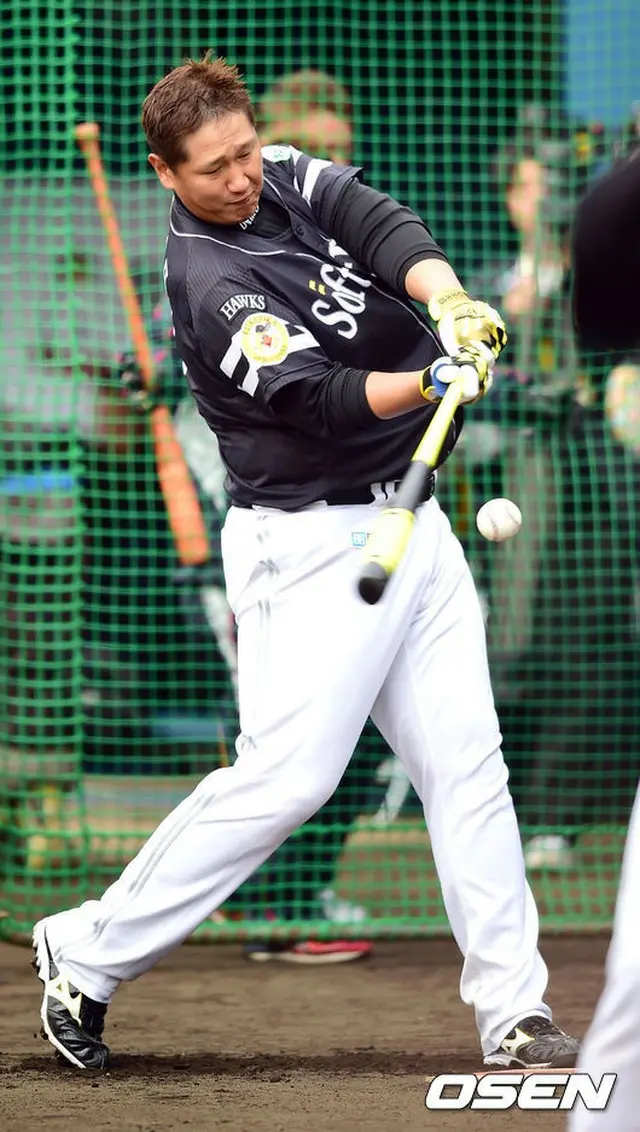 李大浩が去る14日、大阪・京セラドームにておこなわれたオリックス戦で5回と7回に安打を打ち、シーズン初のマルチヒットを記録した。（提供:OSEN）