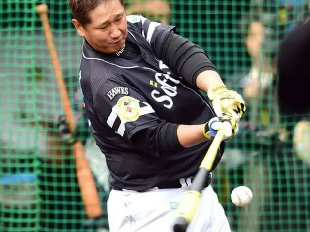 李大浩が去る14日、大阪・京セラドームにておこなわれたオリックス戦で5回と7回に安打を打ち、シーズン初のマルチヒットを記録した。（提供:OSEN）