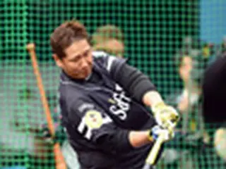「今シーズン初の2安打」李大浩、監督の信頼で目覚めたか
