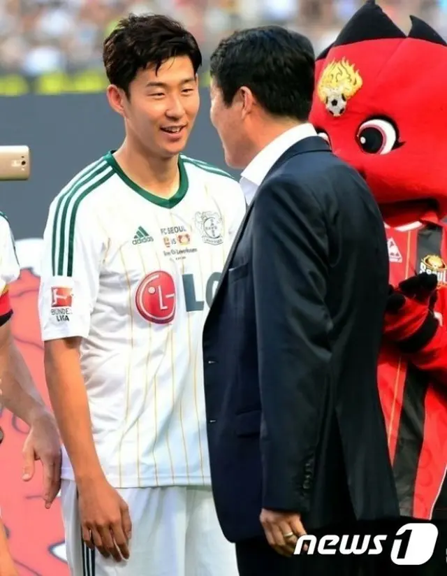 韓国出身のサッカー選手ソン・フンミン（22、ドイツ・レバークーゼン）が、チャ・ボムグン前韓国代表監督のもつ韓国人ブンデスリーガ1シーズン最多ゴール記録に挑戦する。（提供:news1）