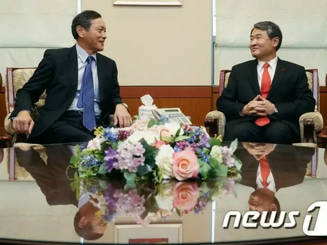 韓国政府が、日本を相手に過去史の問題を継続的に提起しながら北朝鮮の核問題など他の事案については協力を強化するという“ツートラック・アプローチ”を再確認した。（提供:news1）