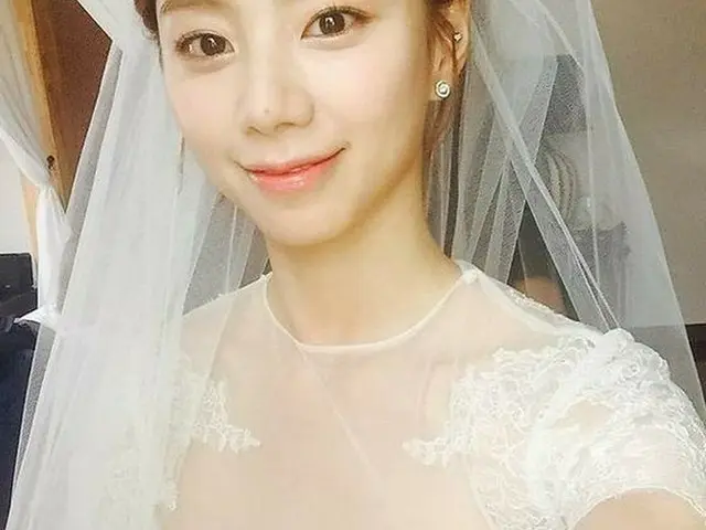 韓国女優でガールズグループ「Sugar」の元メンバー、パク・スジン（29）が純白のウェディングドレス写真を公開した。（提供:news1）