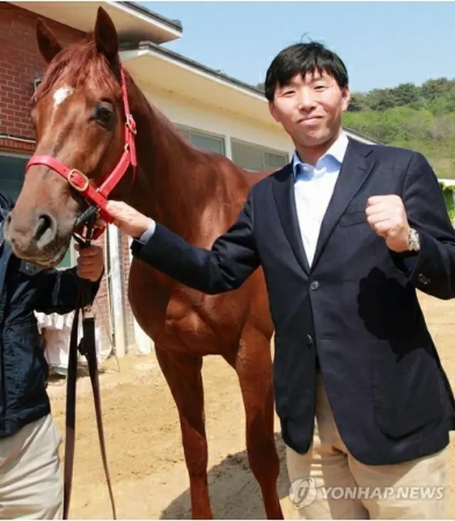 吉田俊介氏＝２１日、釜山（聯合ニュース）
