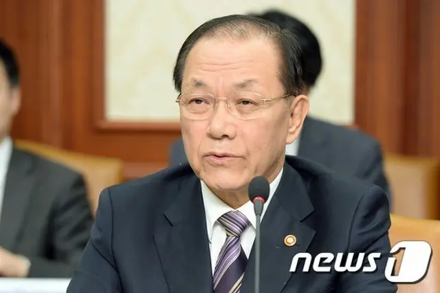 インドネシアで開かれているアジア・アフリカ会議（バンドン会議）に韓国政府代表として参加している黄祐呂（ファン・ウヨ）副首相は22日「北東アジアに歴史修正主義が国家間の不信と緊張を誘発している」と述べた。