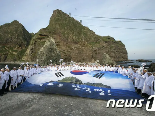韓国東南部の慶尚北道（キョンサンプクト）の道議会は23日、竹島（韓国名:独島）で第277回臨時会を開き、日本の竹島挑発を糾弾する決起大会を実施した。（提供:news1）