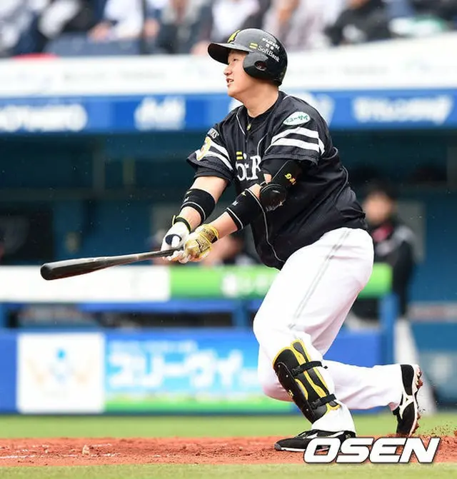 ソフトバンクのイ・デホ（李大浩）が、7試合連続で安打を見せた。（提供:OSEN）
