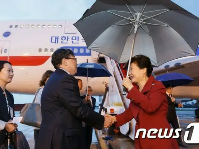 韓国の朴槿恵（パク・クネ）大統領は9泊12日という長い南米歴訪によってコンディションを悪くし、毎日注射と点滴を受けながら“南米セールス”に闘魂を見せていることが明らかになった。（提供:news1）