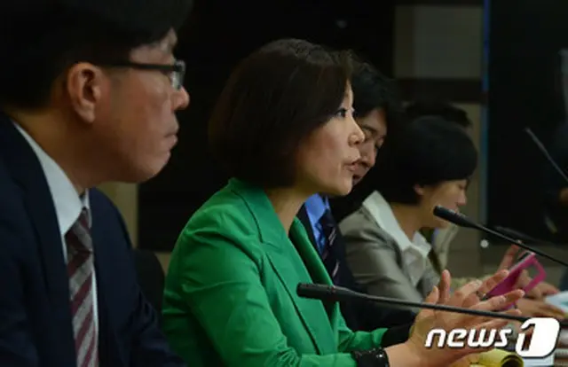 韓国政府は27日、ネパール大地震の被災地へ緊急救護隊の先発隊5人を派遣することを発表した。（提供:news1）