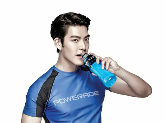 韓国俳優キム・ウビン（25）が、ザ コカ・コーラ カンパニーのスポーツ飲料「POWERADE（パワーエイド）」の広告モデルに抜てきされた。（提供:OSEN）