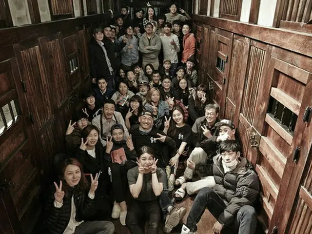 韓国俳優カン・ハヌル、パク・ジョンミン主演の映画「ドンジュ」がクランクアップを迎えた。（提供:OSEN）