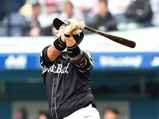 ソフトB・李大浩、2塁打2本爆発