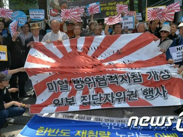 韓国政府が30日、安倍首相が米議会の上下両院合同会議でおこなった演説において、「とても遺憾」という立場を表明した。日本大使館前では抗議集会がおこなわれた。