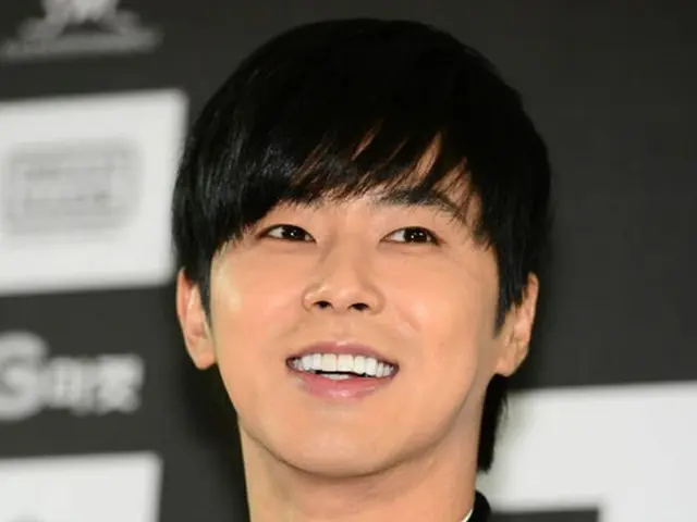 「東方神起」の所属事務所SMエンタテインメントが、メンバー、ユンホ(29)の“8月入隊説”について「入隊時期は未定だ」と明かした。