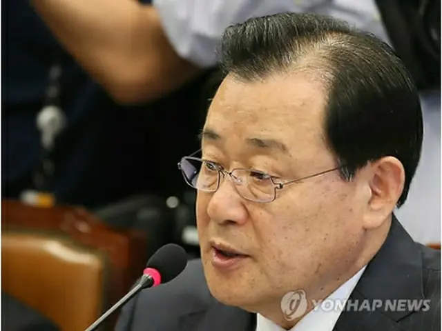 国会運営委員会の全体会議で発言する李秘書室長＝１日、ソウル（聯合ニュース）