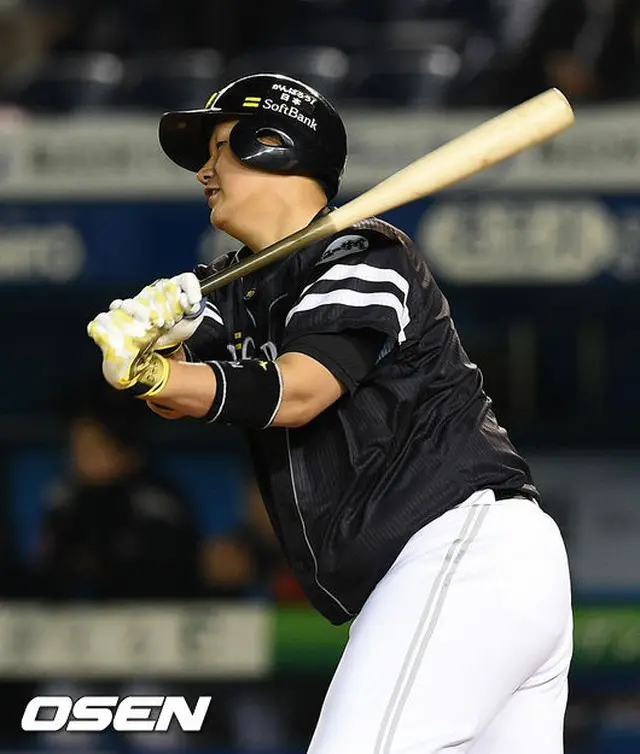 ソフトバンクのイ・デホ（李大浩）が、2試合連続で9回にホームランを放った。（提供:OSEN）