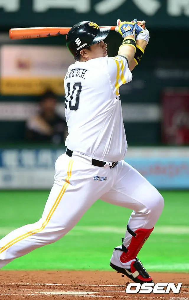 日本プロ野球・ソフトバンクのイ・デホ（李大浩）がシーズン3度目の決勝打でチームの勝利に貢献した。