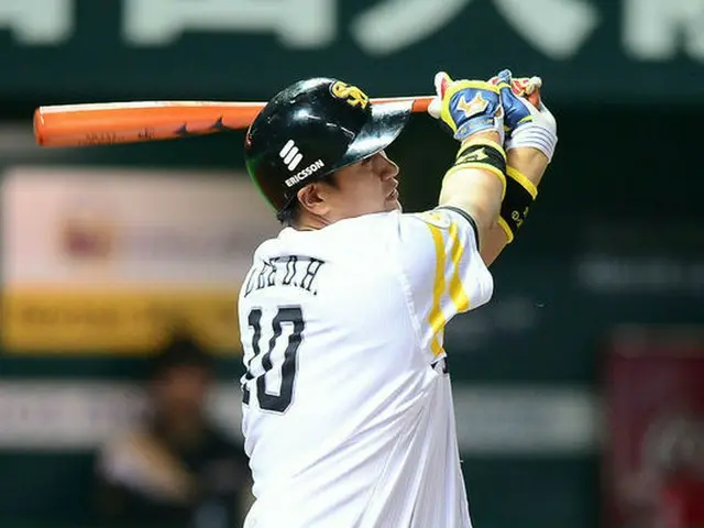 日本プロ野球・ソフトバンクのイ・デホ（李大浩）がシーズン3度目の決勝打でチームの勝利に貢献した。