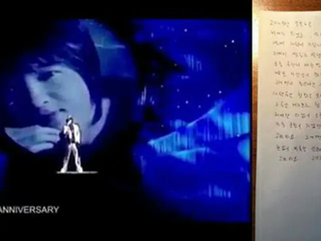 人気グループ「SHINHWA」のシン・ヘソンがソロデビュー10周年を迎えて、ファンに直筆の手紙を書いた。（提供:OSEN）