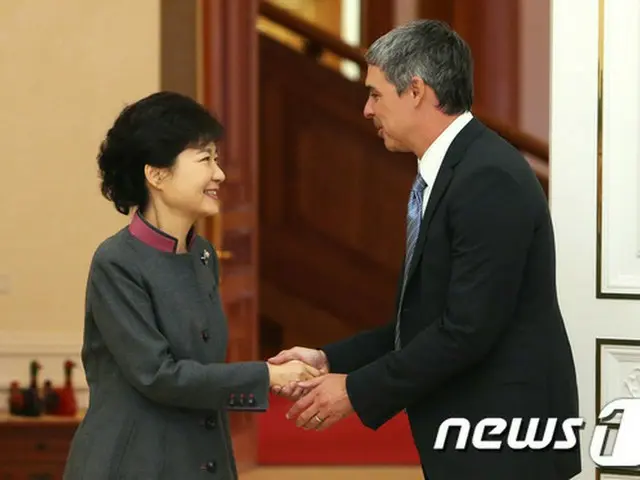 韓国の朴槿恵（パク・クネ）大統領は8日、「グーグルキャンパス・ソウル」開所式に出席し、関係者らを激励した。