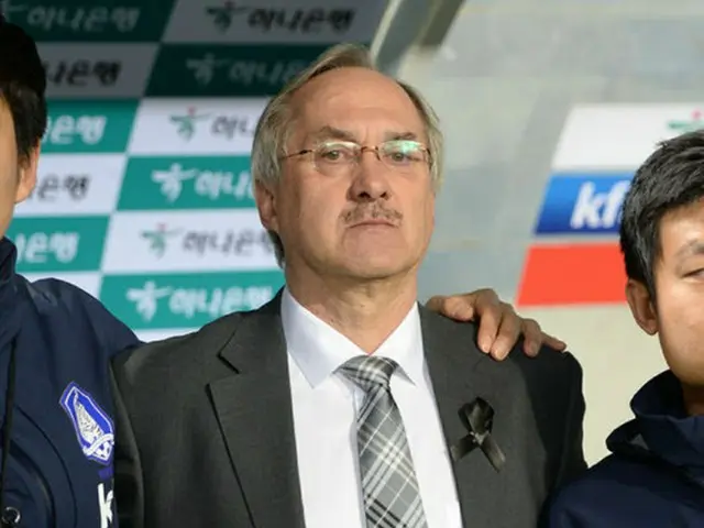 ウリ・シュティーリケ監督が初めて、日韓戦に臨む。