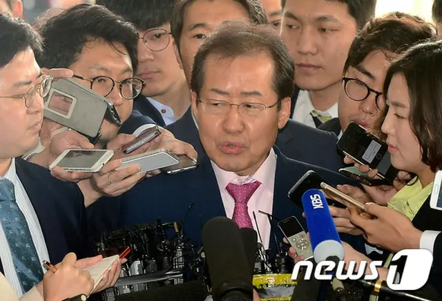 韓国の建設・開発会社「京南企業」前会長による“ソン・ワンジョンリスト”を捜査中の検察がホン・ジュンピョ慶尚南道知事に対し、拘束令状を請求する方案を検討している。