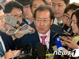 “裏金提供疑惑”ホン・ジュンピョ慶尚南道知事を取り調べ＝韓国検察
